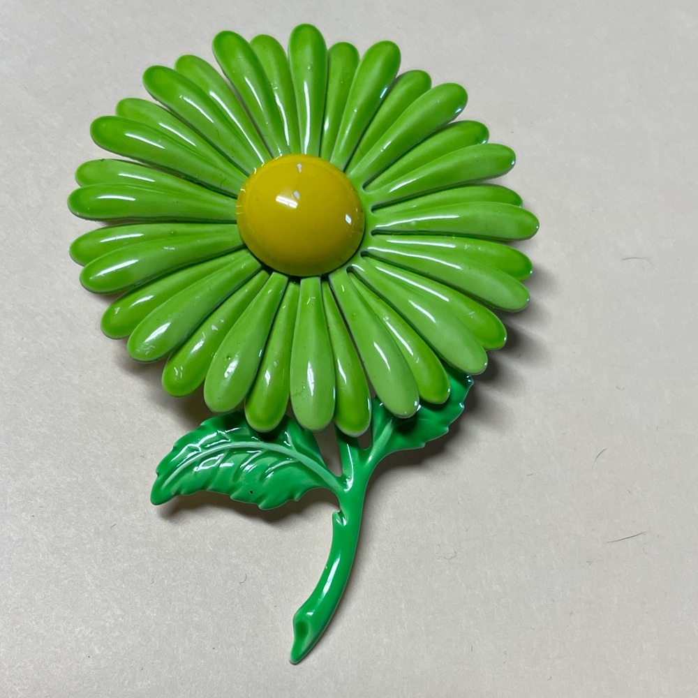 Vintage Green Enamel Daisy Flower Brooch with Yellow Center